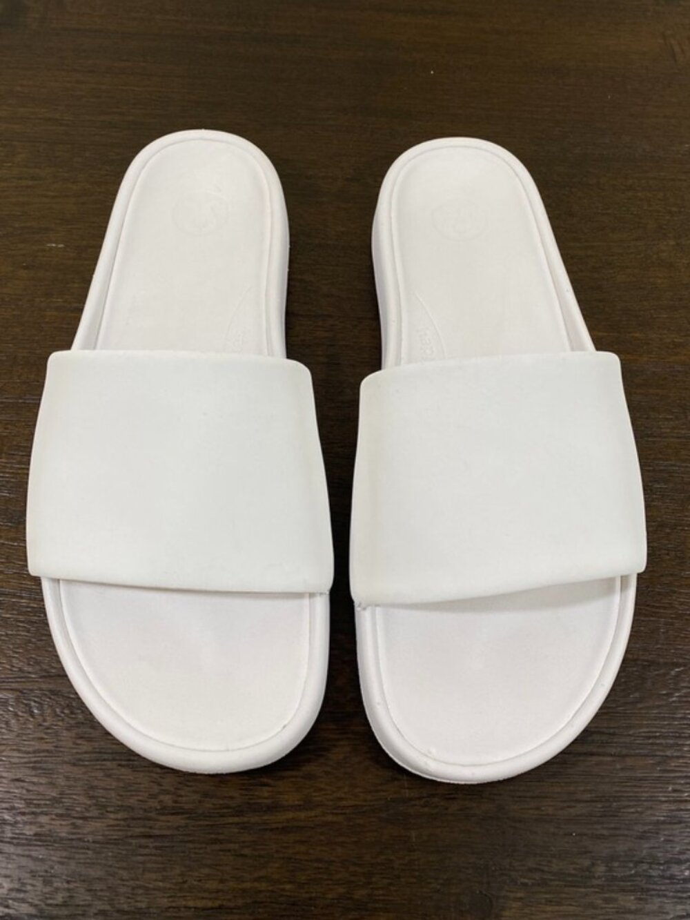 Lululemon Restfeel Slides in White - Women's 9